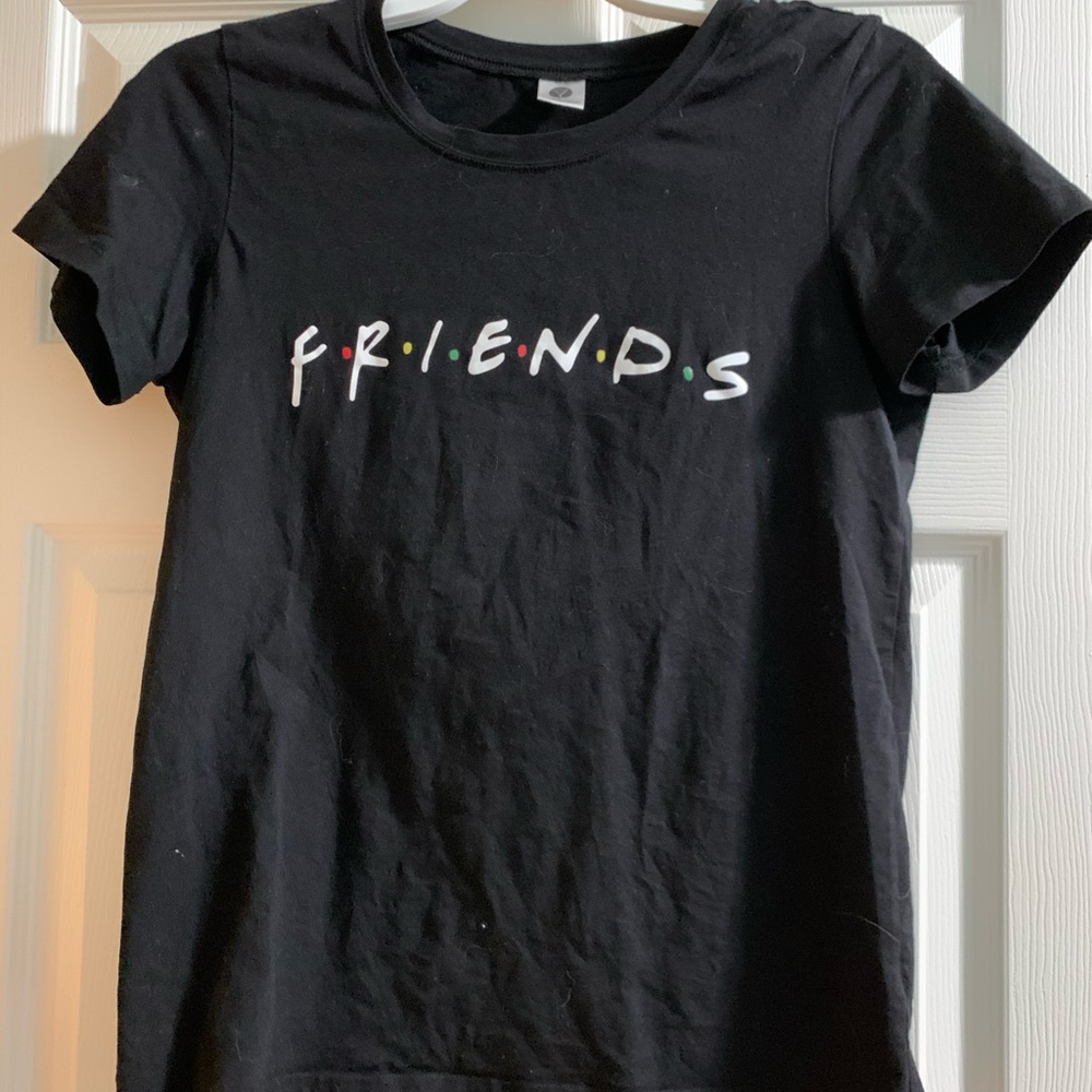 Super cute black FRIENDS t-shirt!